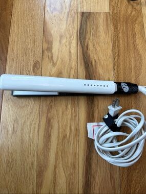 T3 White Ceramic Hair Straightener
